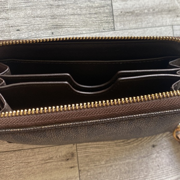 Michael Kors Signature Jet Set Travel Continental Wallet in Brown - Picture 8 of 10